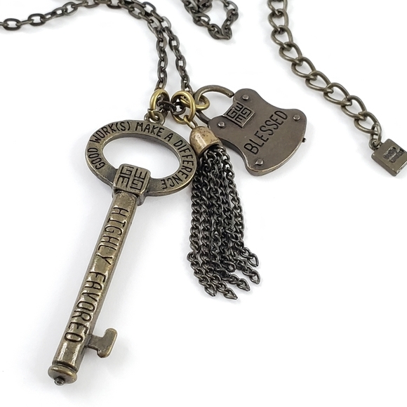 Good Works necklace antique brass - key + tassel + lock pendants layer necklace - Picture 2 of 16